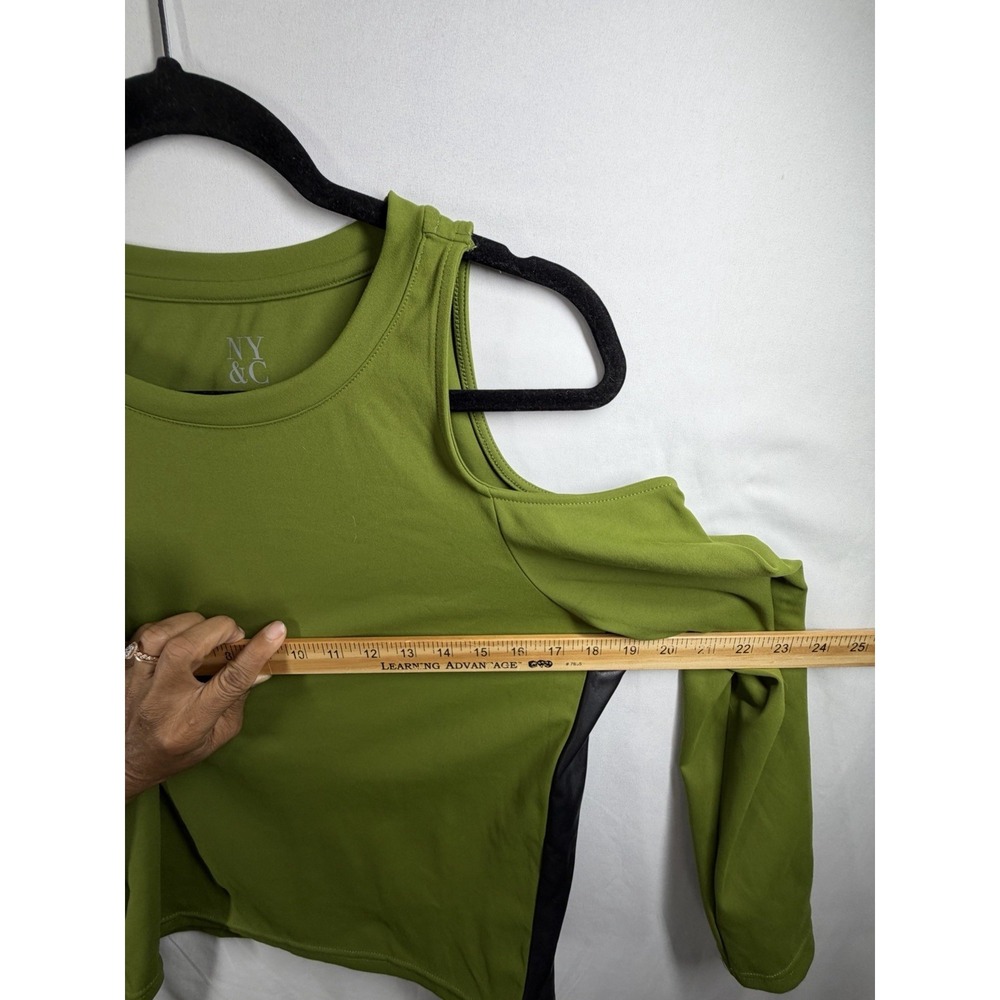 NY&C Green Cold Shoulder Long Sleeve Top Faux Leather Trim Size L Athleisure - Picture 5 of 8